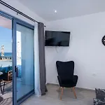 Blue Balcony - Boutique Beachfront With Private Parking Spot Vila *