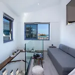 Blue Balcony - Boutique Beachfront With Private Parking Spot