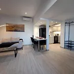 Blue Balcony - Boutique Beachfront With Private Parking Spot *