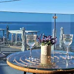 Vila Blue Balcony - Boutique Beachfront With Private Parking Spot