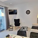 Blue Balcony - Boutique Beachfront With Private Parking Spot *