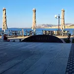 Vila Blue Balcony - Boutique Beachfront With Private Parking Spot