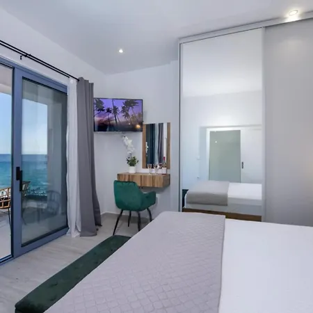 Blue Balcony - Boutique Beachfront With Private Parking Spot Villa