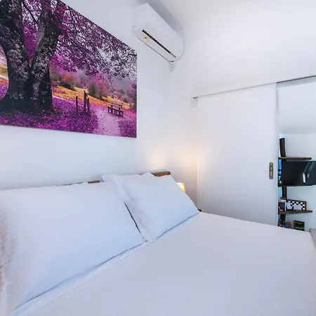 Blue Balcony - Boutique Beachfront With Private Parking Spot Near Chania Old Harbor La Canea