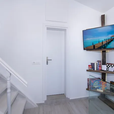 Blue Balcony - Boutique Beachfront With Private Parking Spot Near Chania Old Harbor La Canea