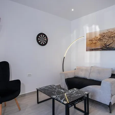 Blue Balcony - Boutique Beachfront With Private Parking Spot Near Chania Old Harbor * Chania (Crete)