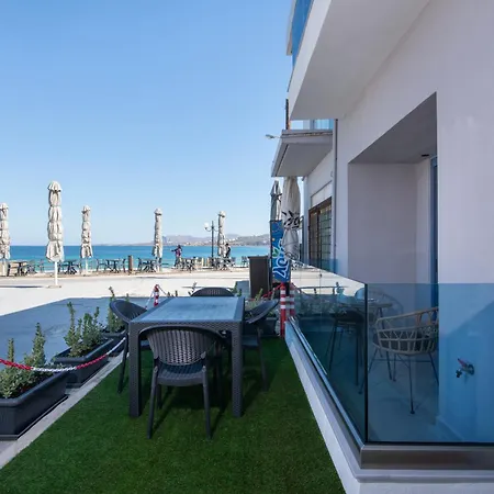 Villa Blue Balcony - Boutique Beachfront With Private Parking Spot *