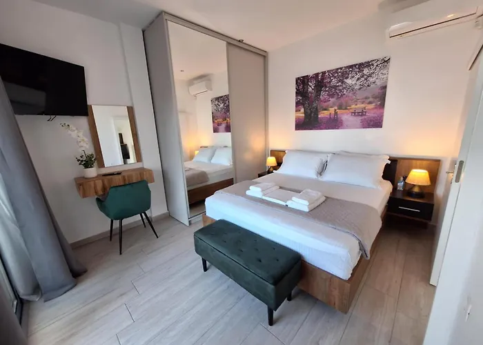 Blue Balcony - Boutique Beachfront With Private Parking Spot La Canea