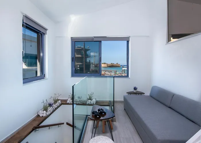 Blue Balcony - Boutique Beachfront With Private Parking Spot