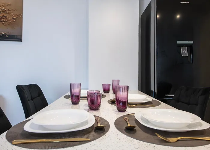 Blue Balcony - Boutique Beachfront With Private Parking Spot ハニア