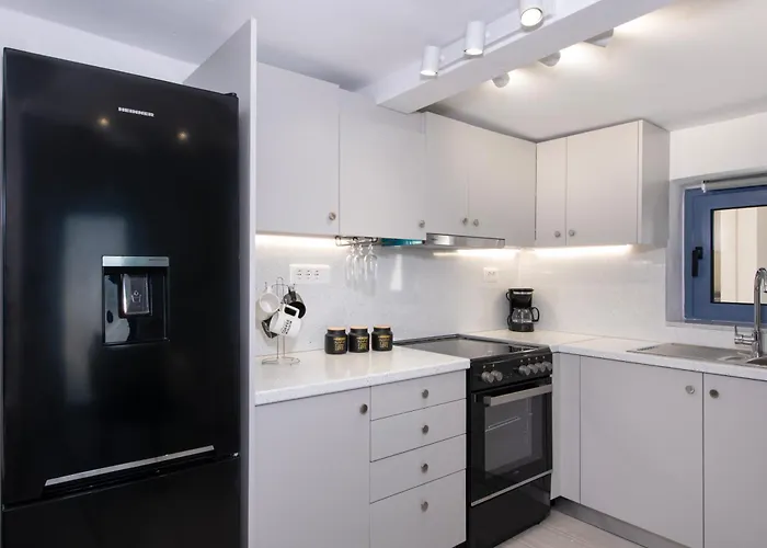 Blue Balcony - Boutique Beachfront With Private Parking Spot *