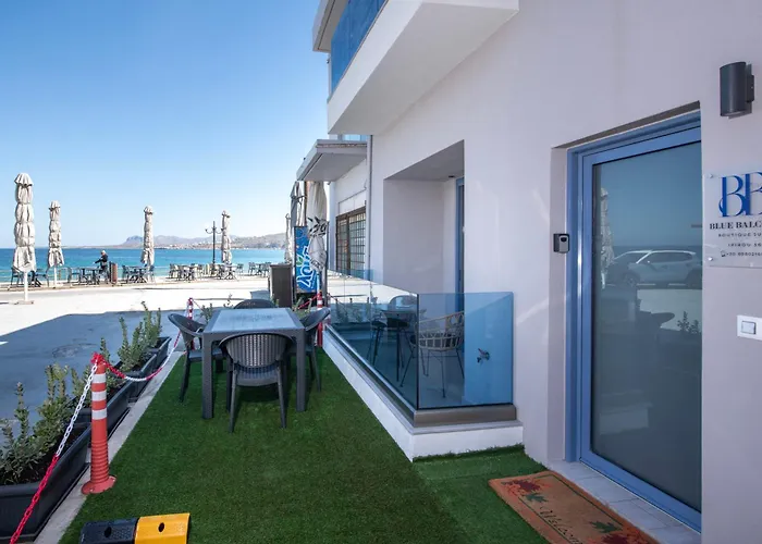 Blue Balcony - Boutique Beachfront With Private Parking Spot *
