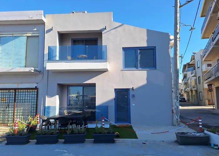 Blue Balcony - Boutique Beachfront With Private Parking Spot