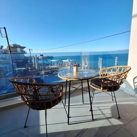 빌라 Blue Balcony - Boutique Beachfront With Private Parking Spot 하니아