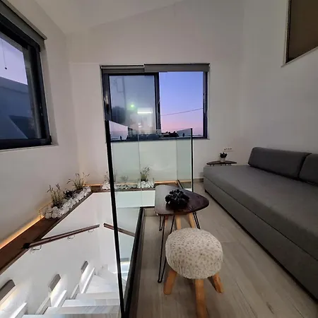 Blue Balcony - Boutique Beachfront With Private Parking Spot