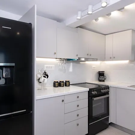 Blue Balcony - Boutique Beachfront With Private Parking Spot *