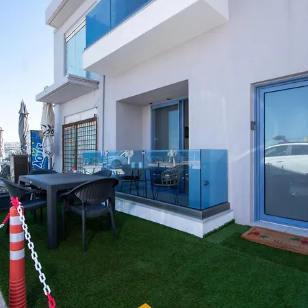 Blue Balcony - Boutique Beachfront With Private Parking Spot * 하니아