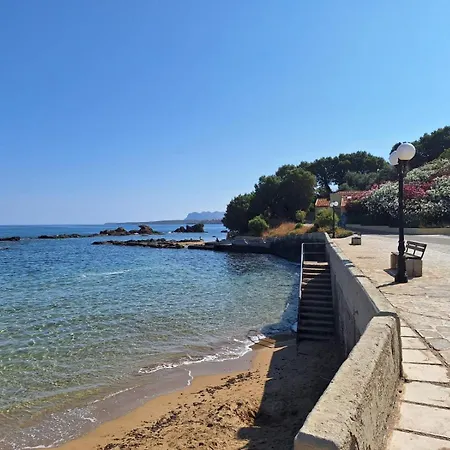 Blue Balcony - Boutique Beachfront With Private Parking Spot 하니아