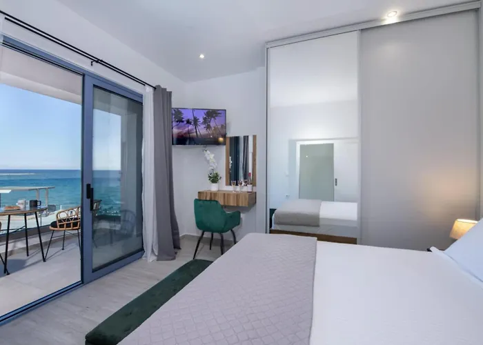 Blue Balcony - Boutique Beachfront With Private Parking Spot Βίλα