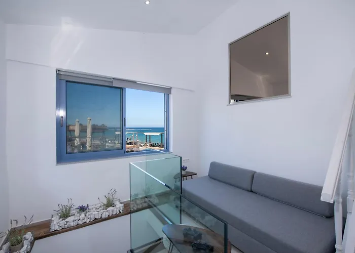 Blue Balcony - Boutique Beachfront With Private Parking Spot *