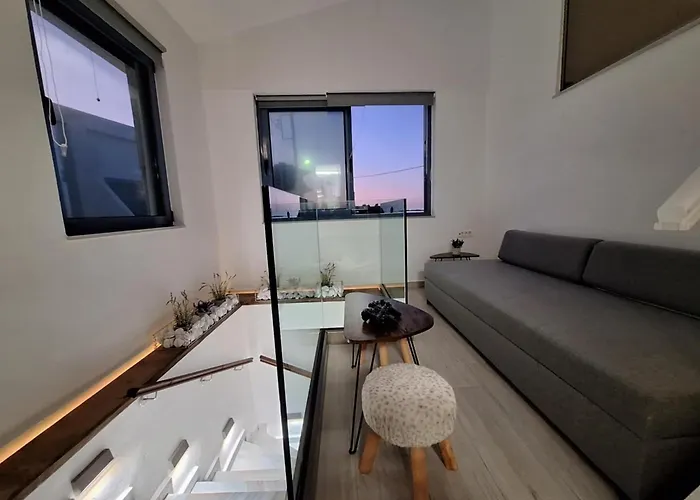 Blue Balcony - Boutique Beachfront With Private Parking Spot