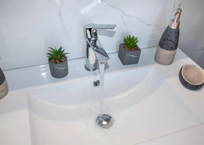 Blue Balcony - Boutique Beachfront With Private Parking Spot