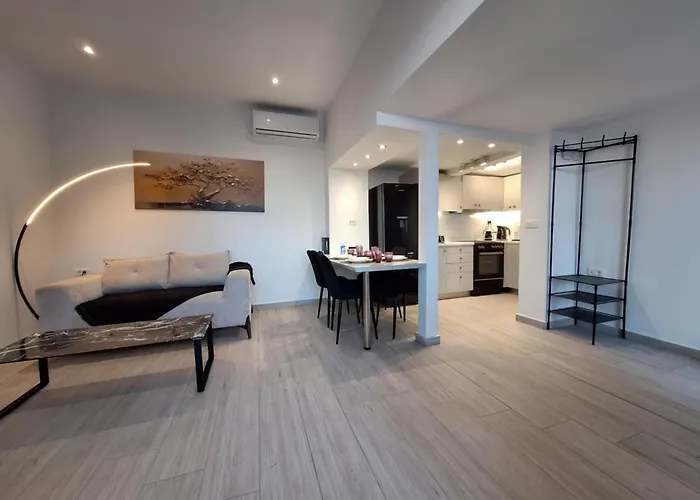 Blue Balcony - Boutique Beachfront With Private Parking Spot *