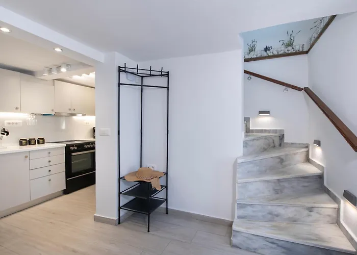 Blue Balcony - Boutique Beachfront With Private Parking Spot Villa