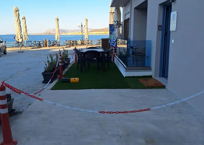 Blue Balcony - Boutique Beachfront With Private Parking Spot Χανιά