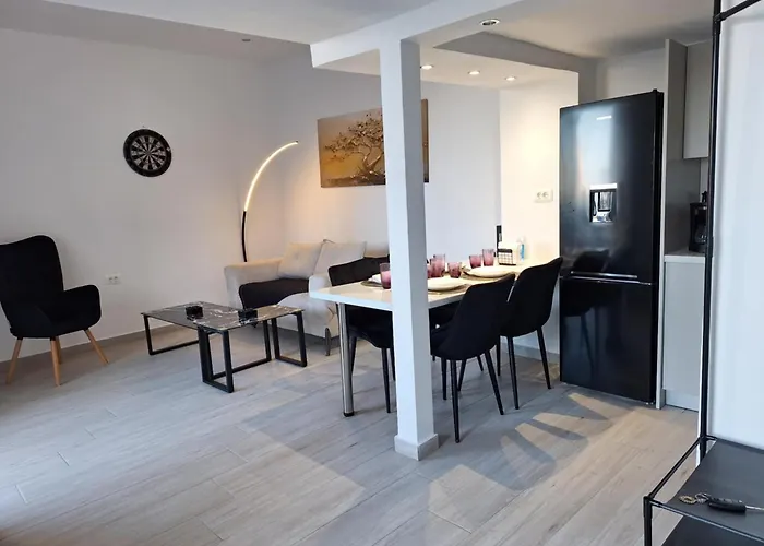 Blue Balcony - Boutique Beachfront With Private Parking Spot *